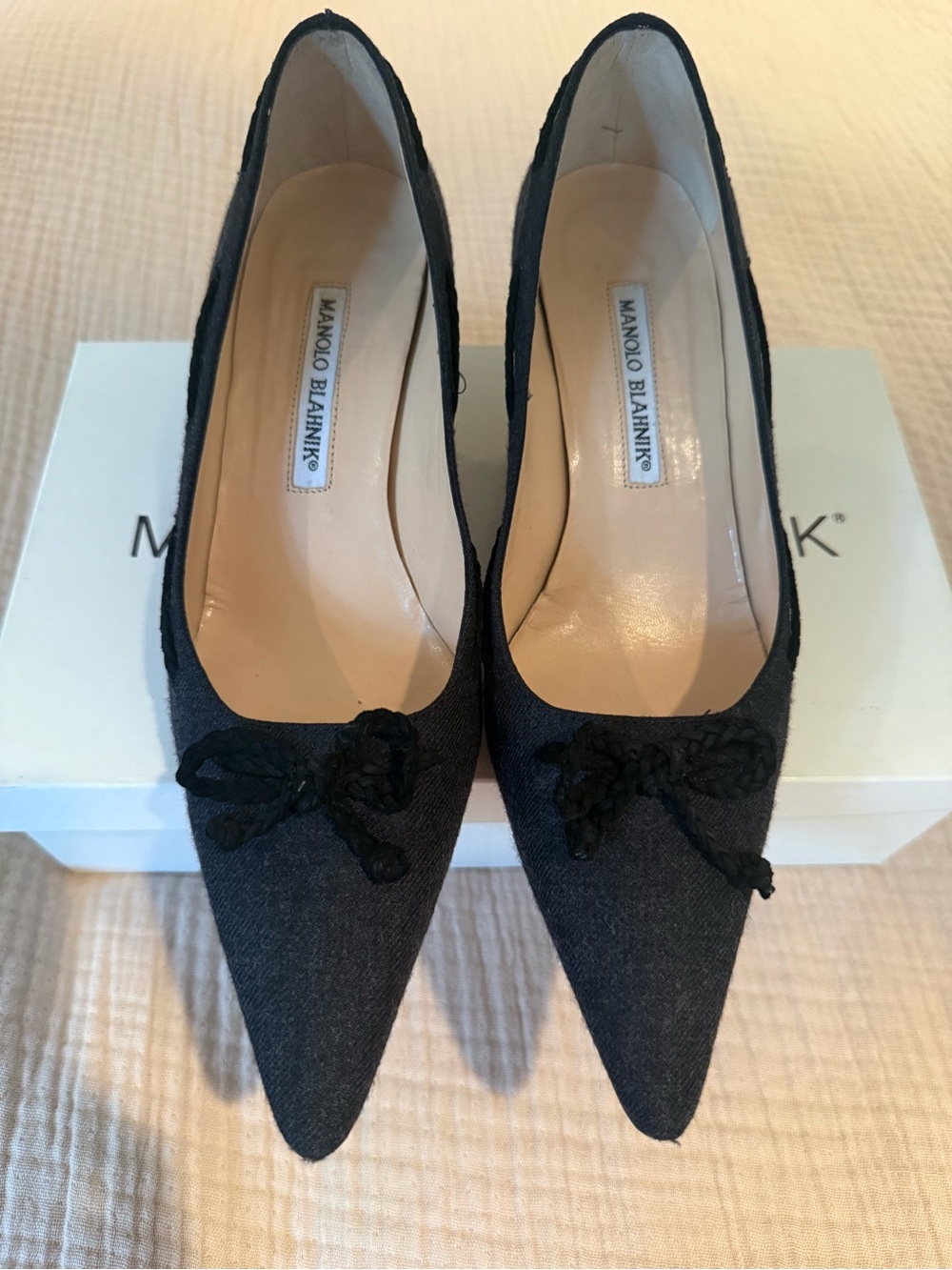 Manolo Blahnik Flannel Grey with Black Pointed Toe Pumps / Heels Size 7.5